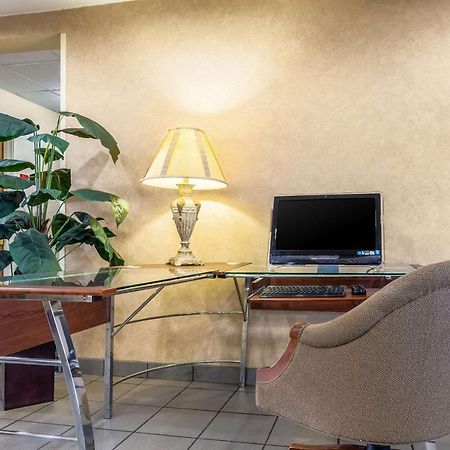 Econo Lodge Inn & Suites Evansville Stevenson Екстер'єр фото