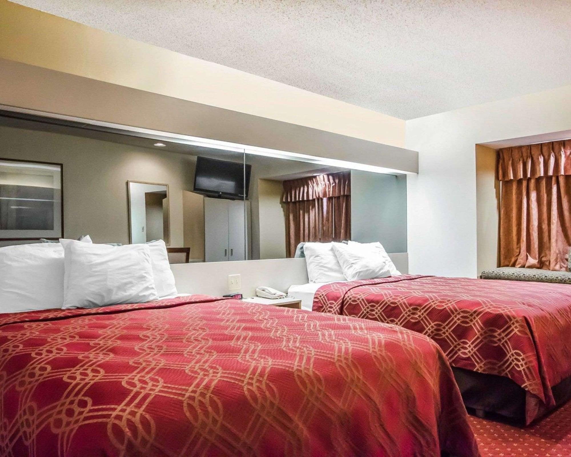 Econo Lodge Inn & Suites Evansville Stevenson Екстер'єр фото