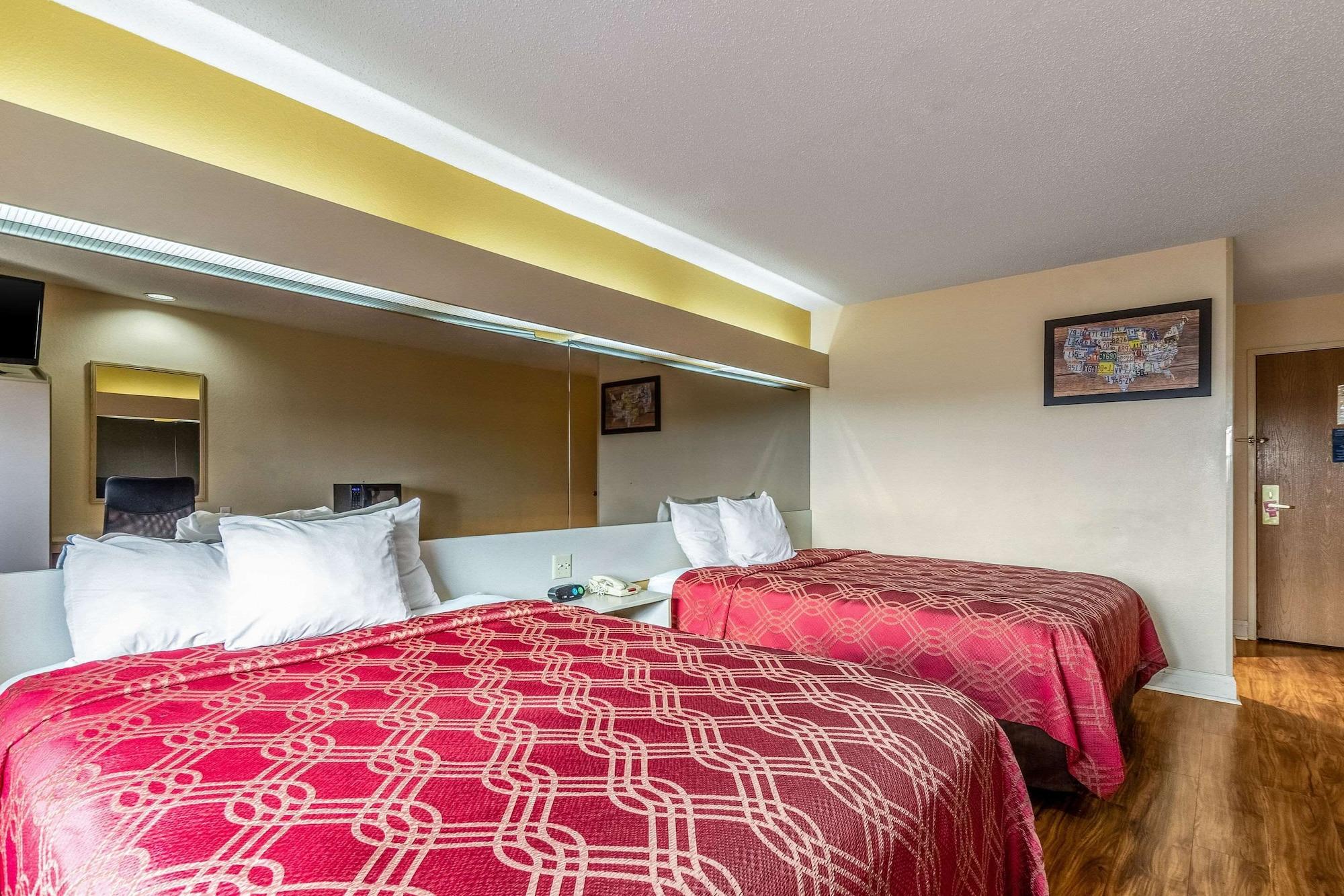 Econo Lodge Inn & Suites Evansville Stevenson Екстер'єр фото
