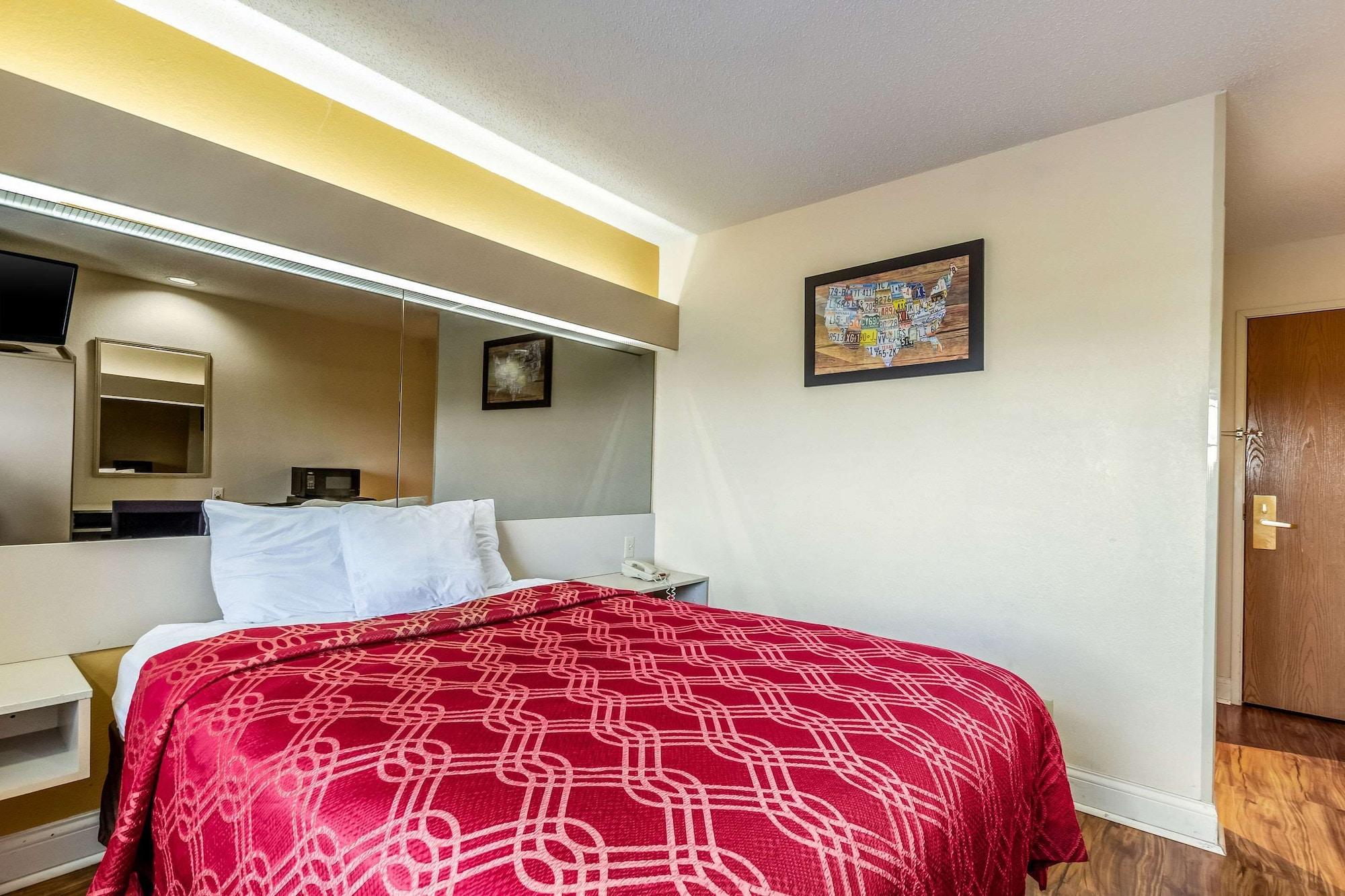 Econo Lodge Inn & Suites Evansville Stevenson Екстер'єр фото