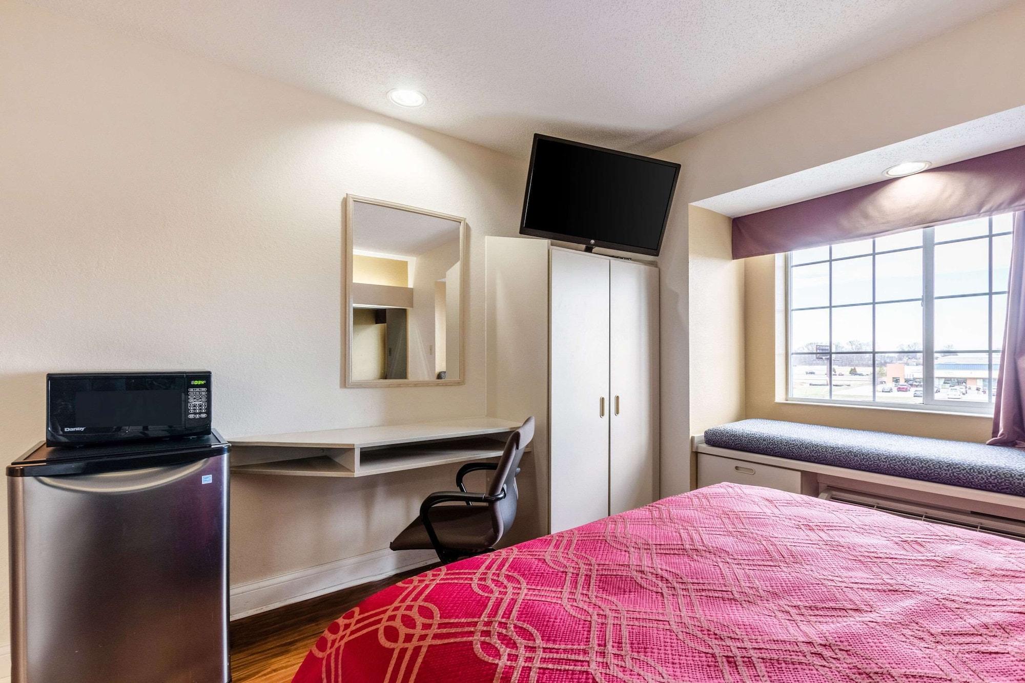 Econo Lodge Inn & Suites Evansville Stevenson Екстер'єр фото