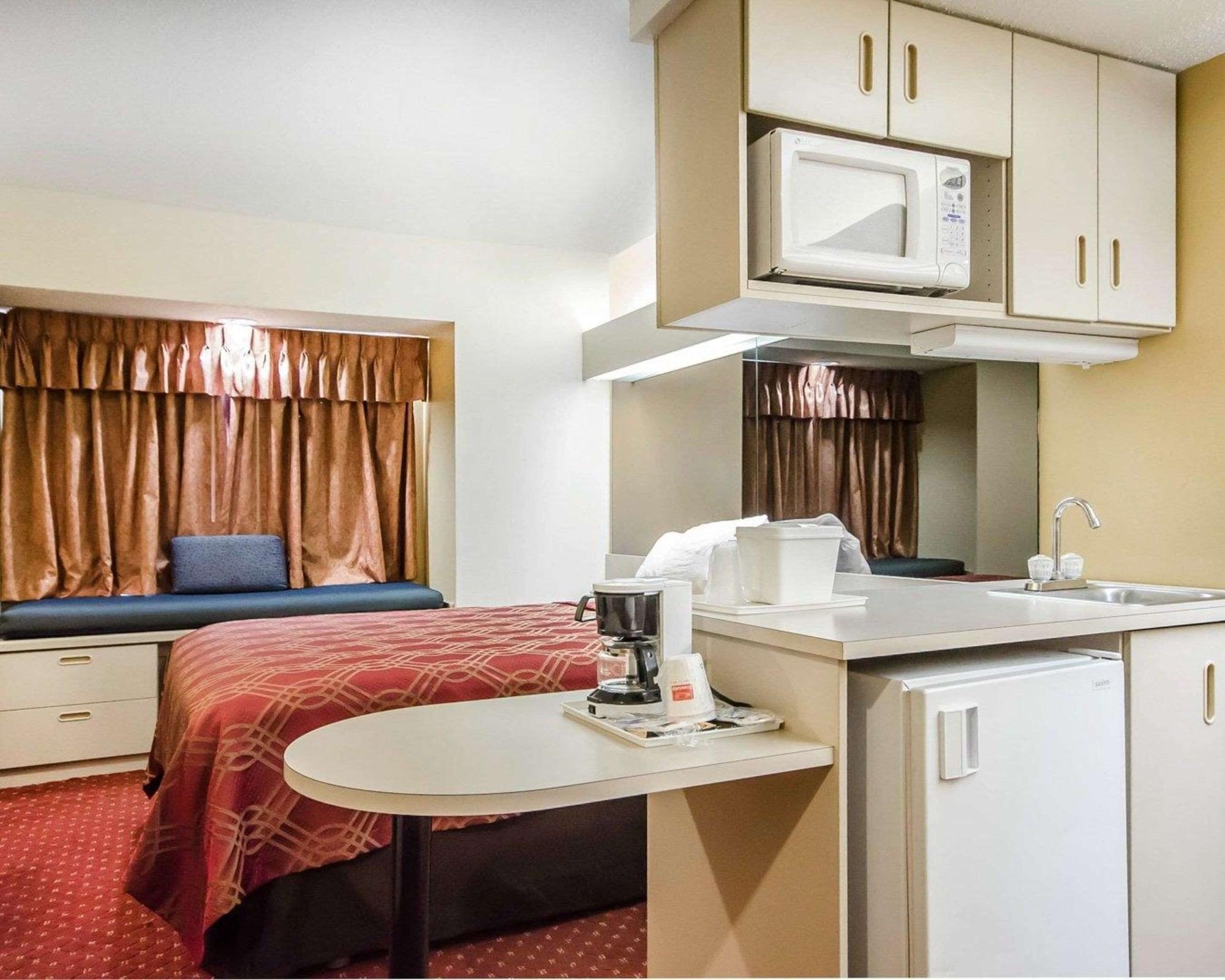 Econo Lodge Inn & Suites Evansville Stevenson Екстер'єр фото