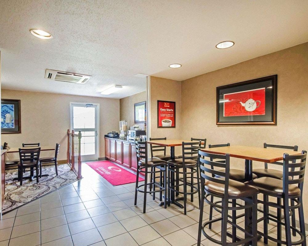 Econo Lodge Inn & Suites Evansville Stevenson Екстер'єр фото