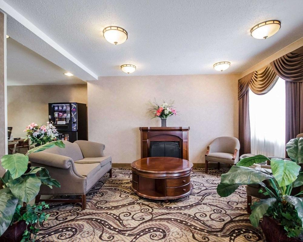Econo Lodge Inn & Suites Evansville Stevenson Екстер'єр фото