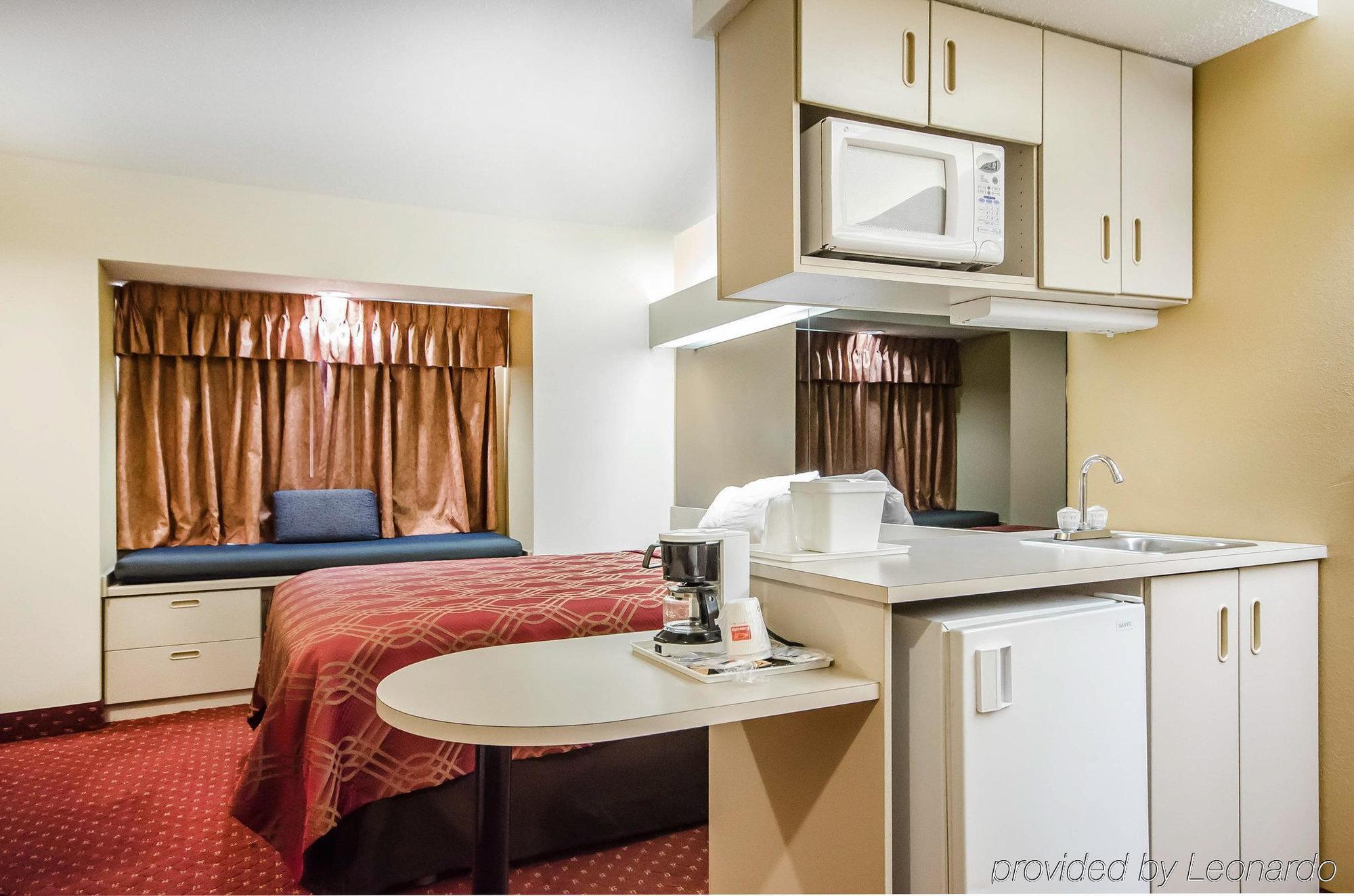 Econo Lodge Inn & Suites Evansville Stevenson Екстер'єр фото