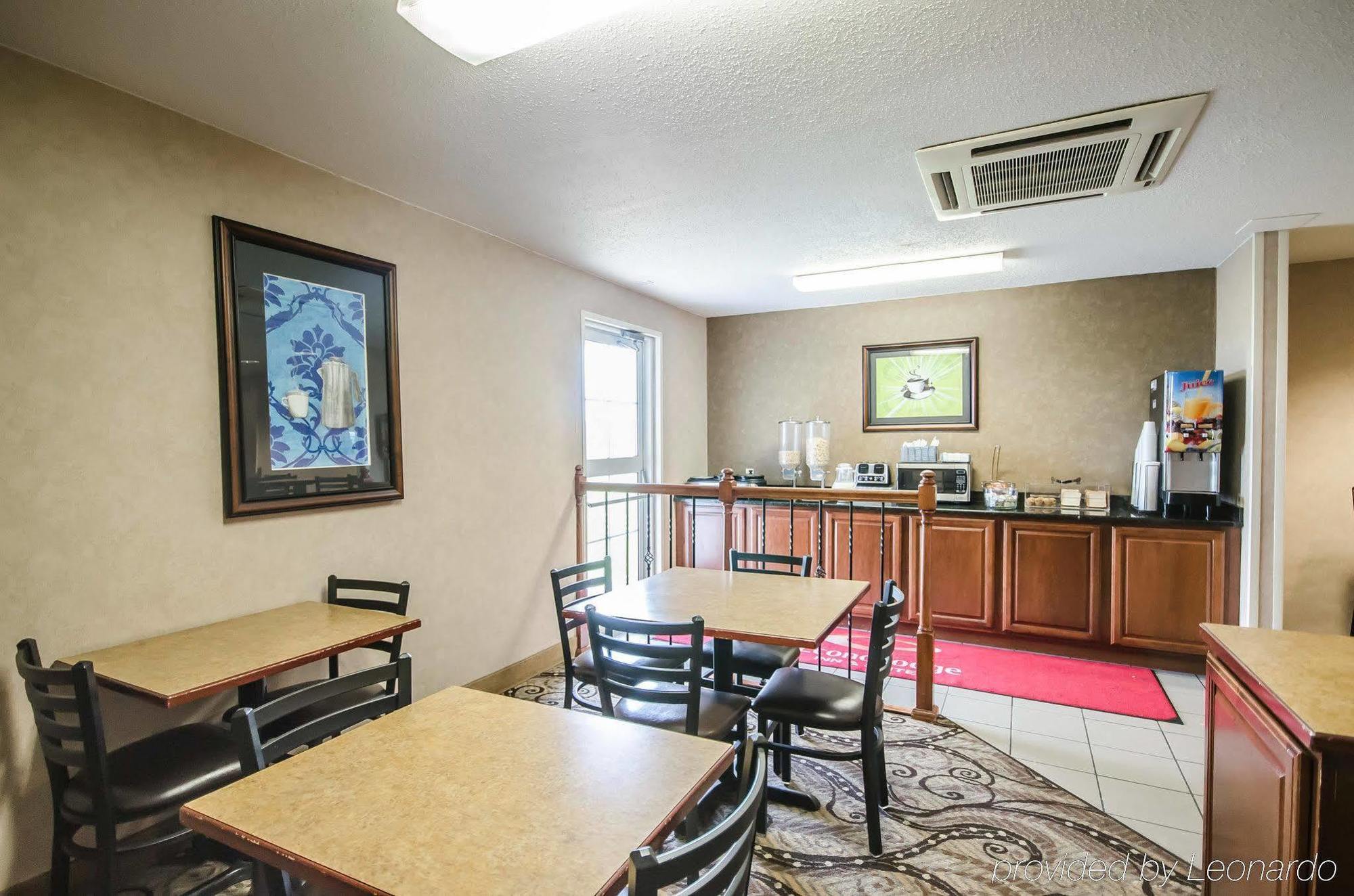 Econo Lodge Inn & Suites Evansville Stevenson Екстер'єр фото
