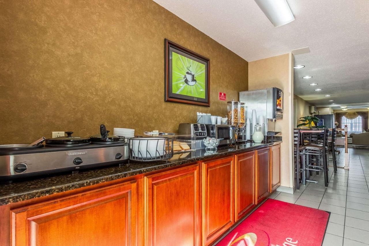 Econo Lodge Inn & Suites Evansville Stevenson Екстер'єр фото